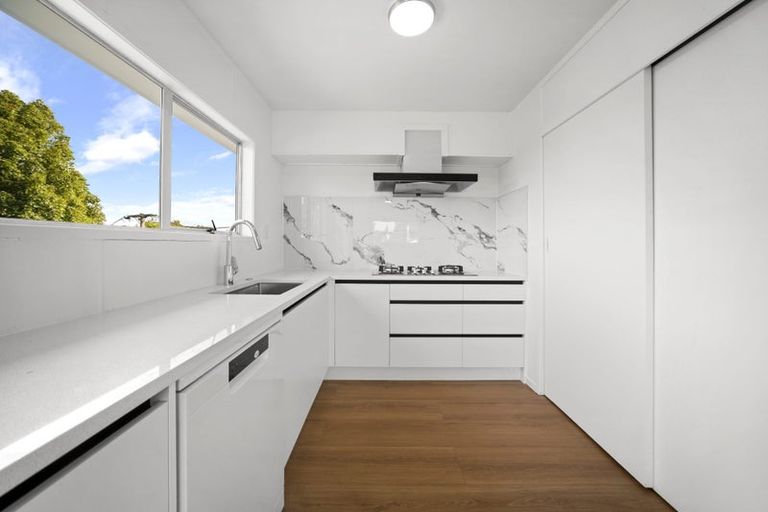 Photo of property in 1/4 Phillipa Place, Browns Bay, Auckland, 0630
