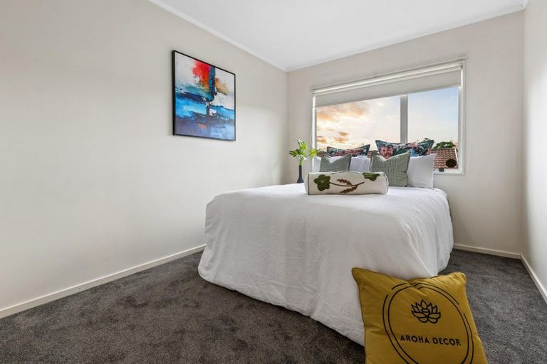 Photo of property in 13 Ginders Drive, Massey, Auckland, 0614