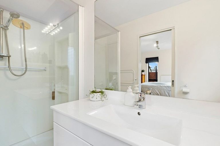 Photo of property in 28 Hawkins Place, Rangiora, 7400