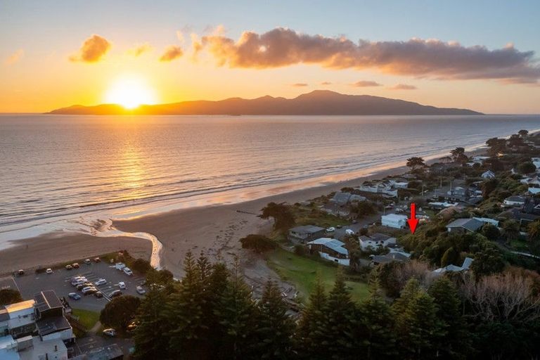 Photo of property in 19 Groves Road, Raumati Beach, Paraparaumu, 5032