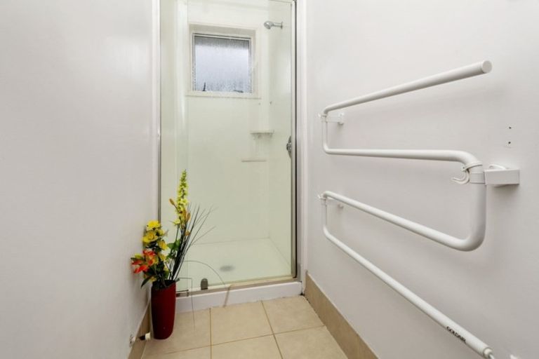 Photo of property in 37 Edgecombe Street, Newlands, Wellington, 6037