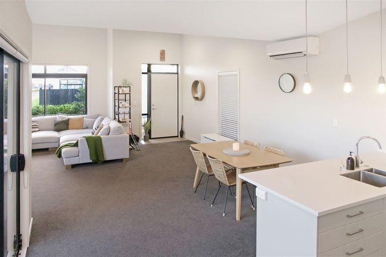 Photo of property in 17 Liberation Road, Papakura, 2110