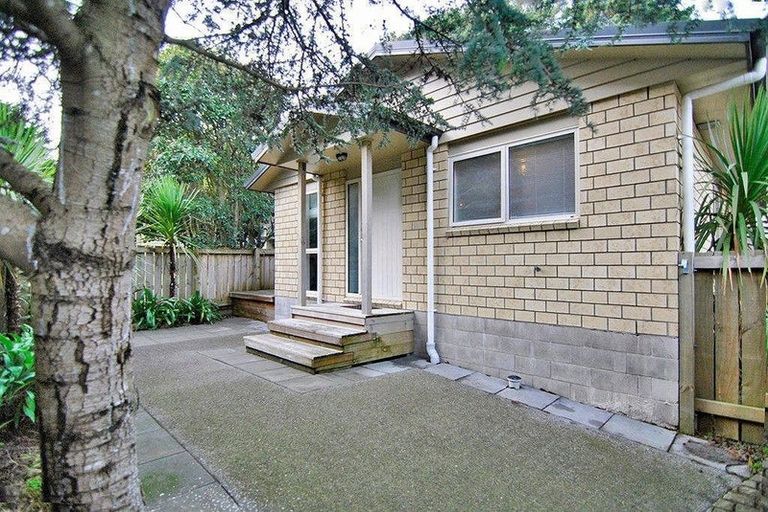 Photo of property in 50b Newlands Road, Newlands, Wellington, 6037