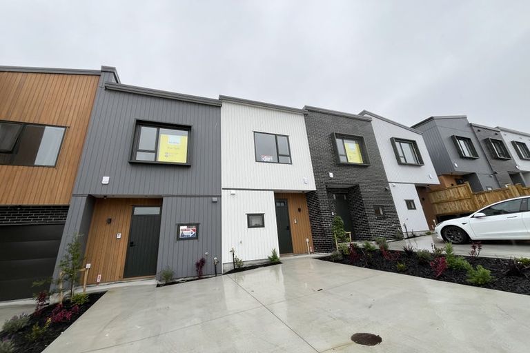 Photo of property in 13 Kuaha Road, Massey, Auckland, 0614