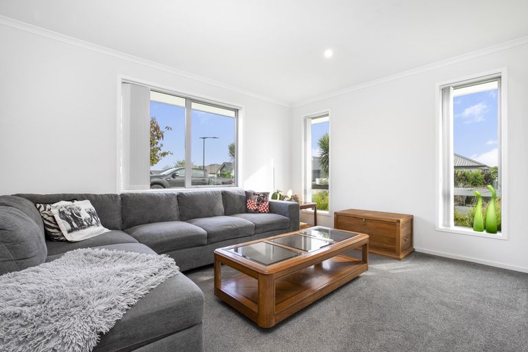 Photo of property in 15 Lamborn Drive, Papakura, 2110