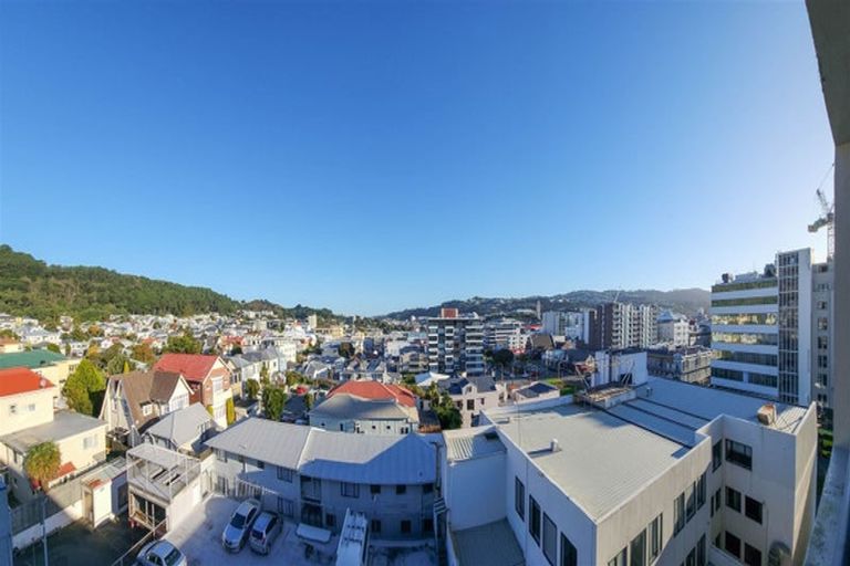 Photo of property in 17 Kent Terrace - Kent Apartments, 7b/16 Kent Terrace, Mount Victoria, Wellington, 6011