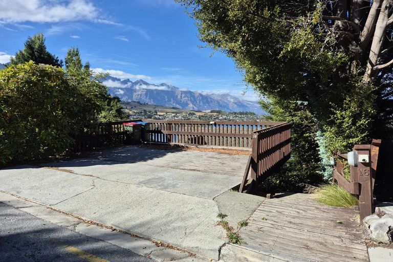 Photo of property in 16 Maxwell Place, Queenstown, 9300