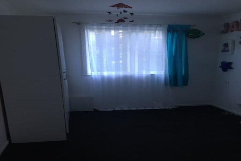 Photo of property in 32 Peter Terrace, Castor Bay, Auckland, 0620