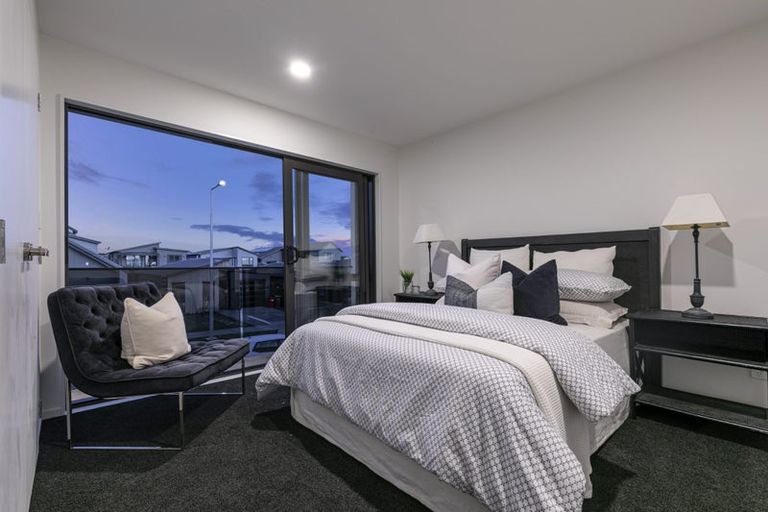 Photo of property in 2 Paparahi Place, Wainui, 0992
