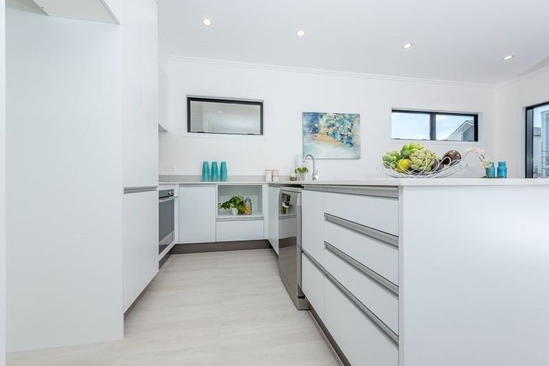 Photo of property in 12 Sacred Kingfisher Road, Hobsonville, Auckland, 0618