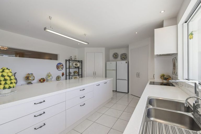 Photo of property in 72 Oakgrove Drive, Rangiora, 7400