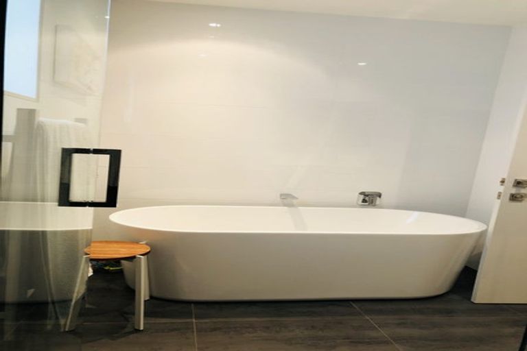 Photo of property in 560 Beach Road, Rothesay Bay, Auckland, 0630