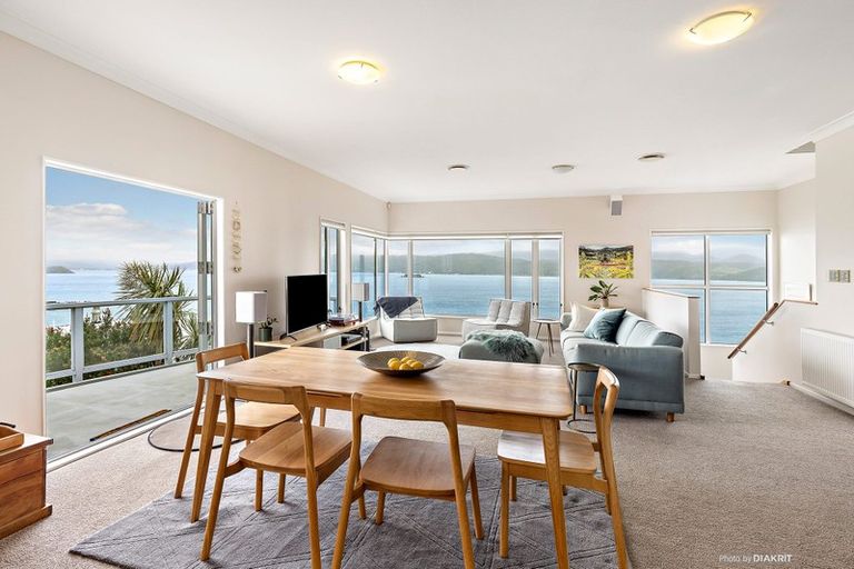 Photo of property in 21 Napier Street, Karaka Bays, Wellington, 6022