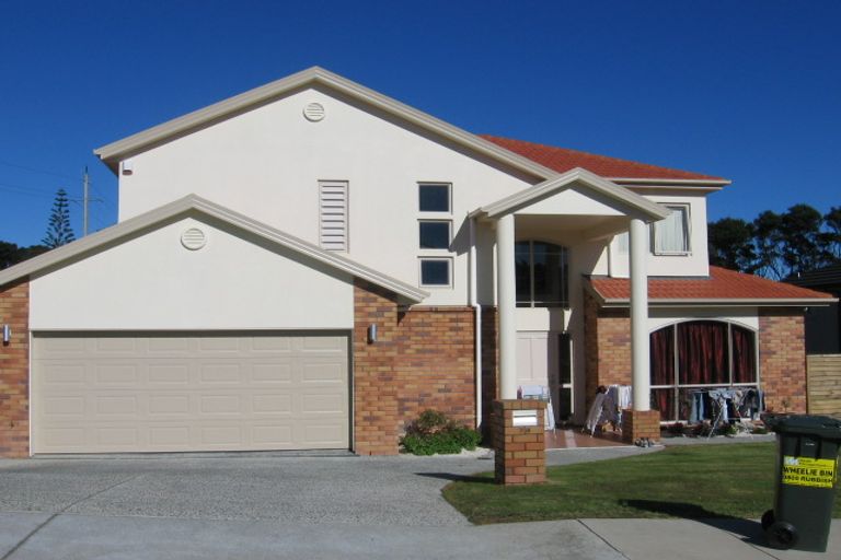 Photo of property in 36 Newbury Place, Schnapper Rock, Auckland, 0632