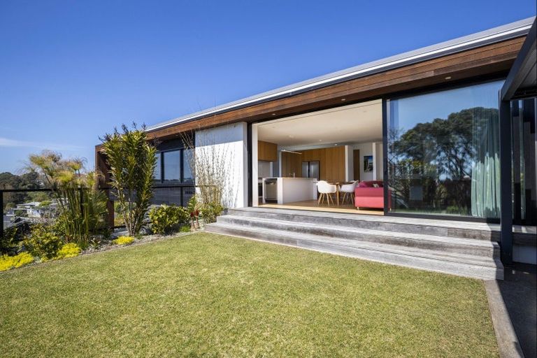 Photo of property in 5 Barrett Road, Spotswood, New Plymouth, 4310