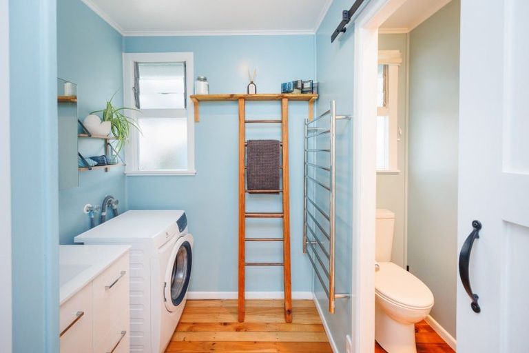 Photo of property in 10 Kent Terrace, Foxton Beach, Foxton, 4815