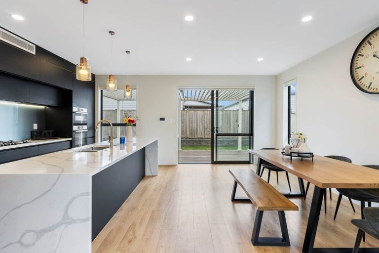 Photo of property in 8 Fjord Way, Karaka, Papakura, 2113