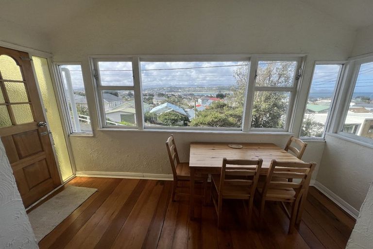 Photo of property in 162 Sutherland Road, Lyall Bay, Wellington, 6022