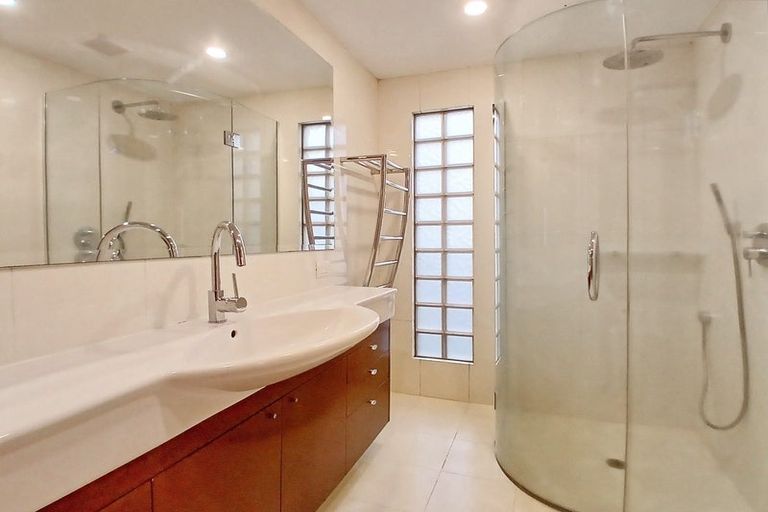 Photo of property in 9 Saddleback Rise, Murrays Bay, Auckland, 0630