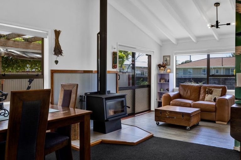 Photo of property in 10 Kamahi Avenue, Hawera, 4610