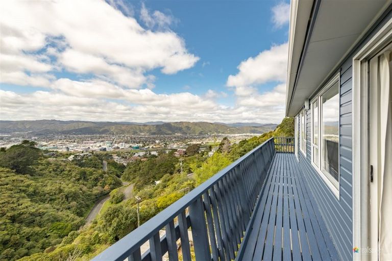 Photo of property in 91 Miromiro Road, Normandale, Lower Hutt, 5010