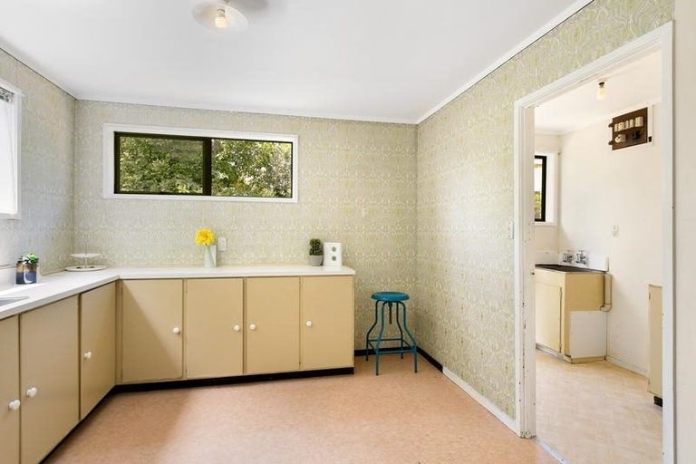 Photo of property in 111 Seymour Road, Sunnyvale, Auckland, 0612
