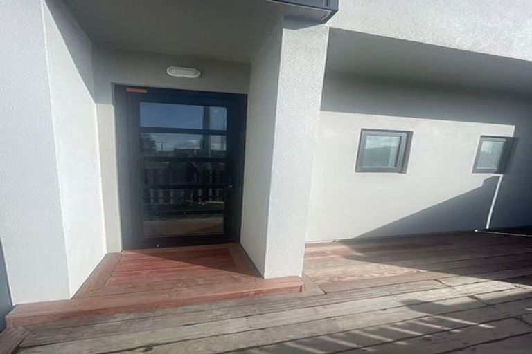 Photo of property in 3 Lemon Tree Lane, Flat Bush, Auckland, 2019
