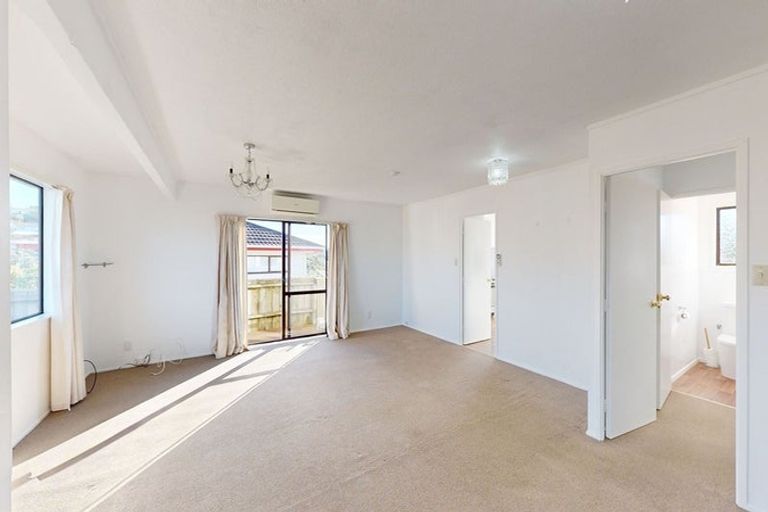 Photo of property in 41a Sunhaven Drive, Newlands, Wellington, 6037