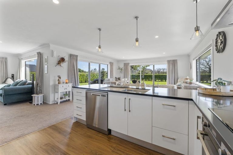 Photo of property in 7 Cross Street, Lepperton, New Plymouth, 4373