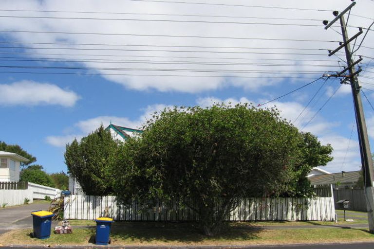 Photo of property in 2/209 Eskdale Road, Birkenhead, Auckland, 0626