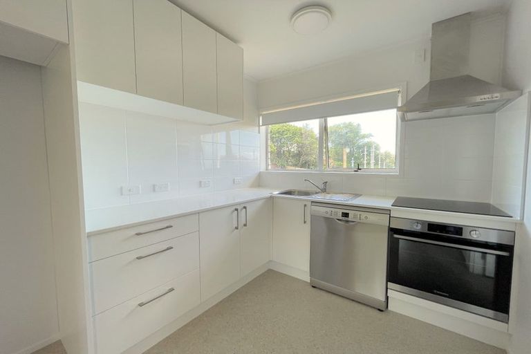 Photo of property in 31 Salamanca Road, Sunnynook, Auckland, 0620