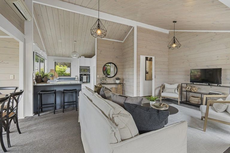 Photo of property in 6 Honnor Place, Hurdon, New Plymouth, 4310