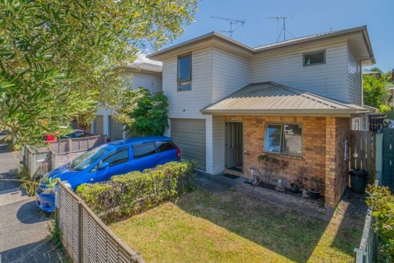 Photo of property in 29 Verdale Circle, Glen Eden, Auckland, 0602