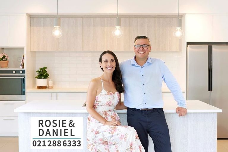 Photo of property in 4 Rixon Place, Te Atatu Peninsula, Auckland, 0610