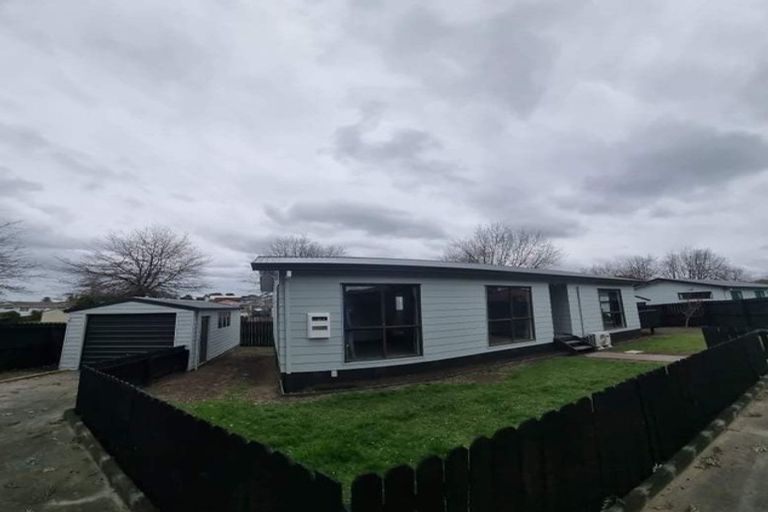 Photo of property in 1/11 Blackgate Place, Weymouth, Auckland, 2103
