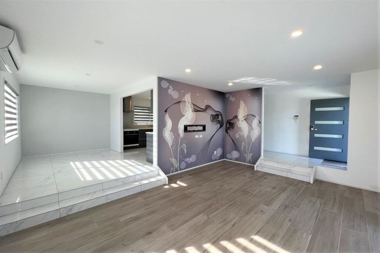Photo of property in 4 Correa Court, Goodwood Heights, Auckland, 2105
