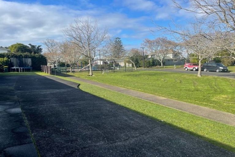 Photo of property in 1/77 Tiraumea Drive, Pakuranga, Auckland, 2010