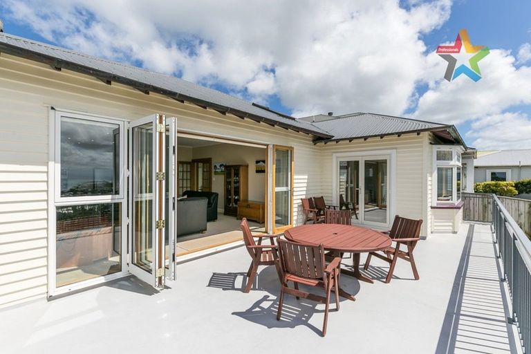 Photo of property in 43 Ponsonby Road, Karori, Wellington, 6012