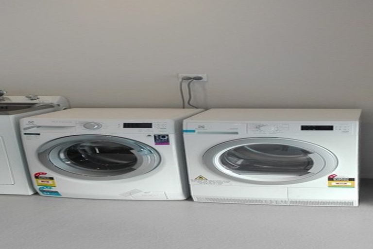 Photo of property in 25 Grumman Lane, Newlands, Wellington, 6037