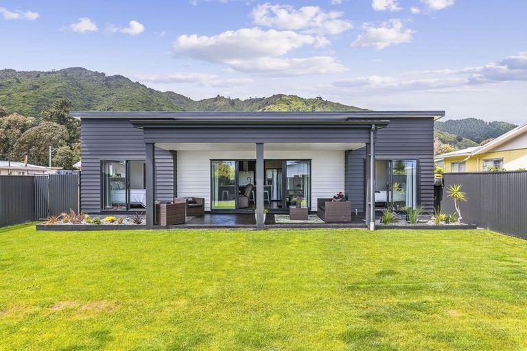 Photo of property in 124 Main Road, Waikanae, 5036