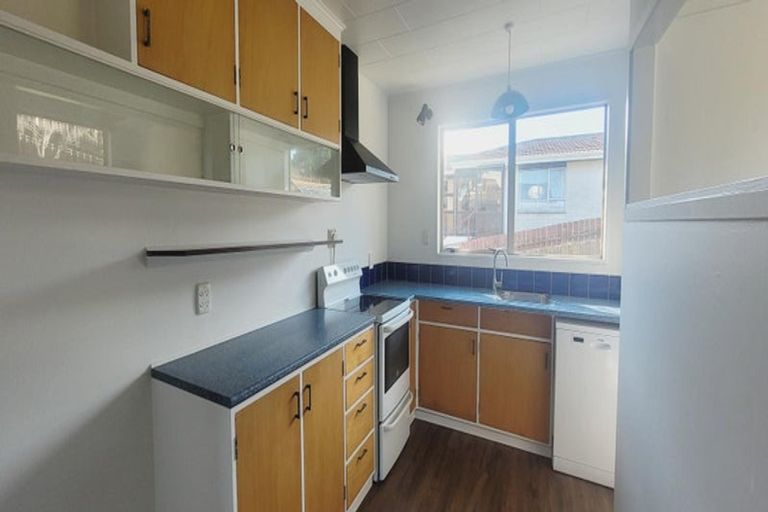 Photo of property in 114 Gloaming Hill, Titahi Bay, Porirua, 5022