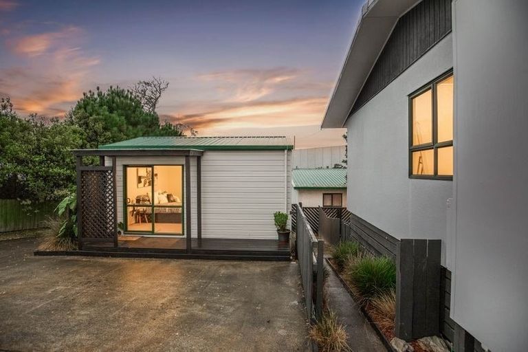 Photo of property in 18 Riserra Drive, Ranui, Auckland, 0612
