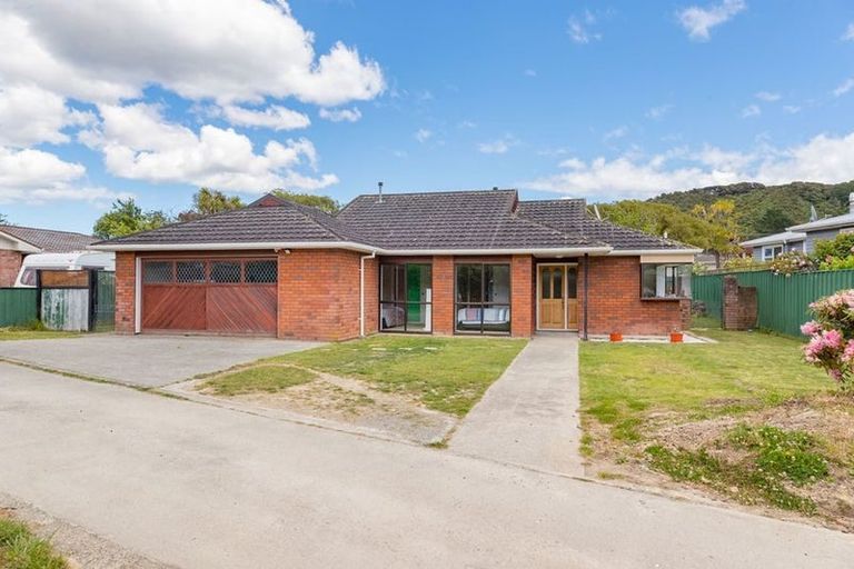 Photo of property in 6a Hyde Street, Wainuiomata, Lower Hutt, 5014