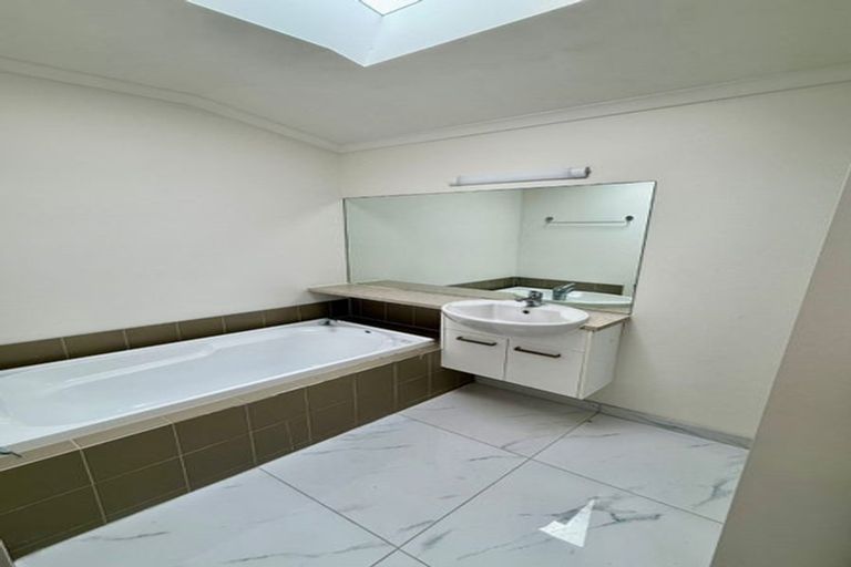 Photo of property in 52 Aspiring Avenue, Clover Park, Auckland, 2019