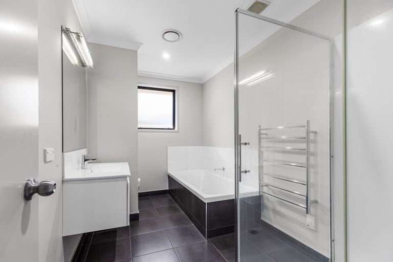 Photo of property in 8 Ballintoy Park Drive, Welcome Bay, Tauranga, 3175