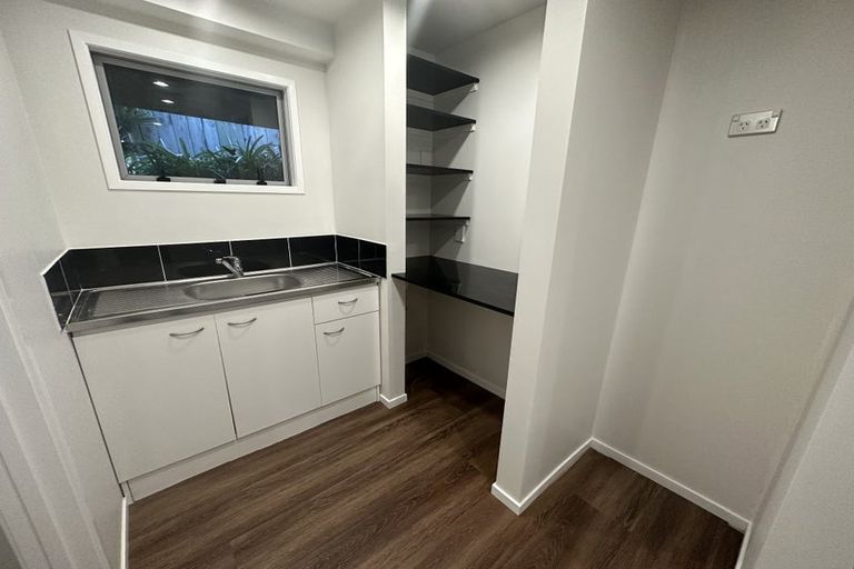 Photo of property in 77e Colwill Road, Massey, Auckland, 0614