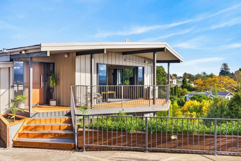 Photo of property in 14a Selwyn Road, Hospital Hill, Napier, 4110