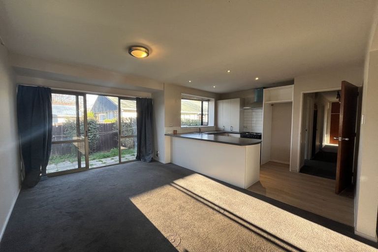 Photo of property in 1/2 Lodge Place, Ilam, Christchurch, 8041