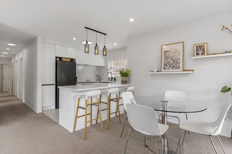 Photo of property in 2/58 Botany Road, Botany Downs, Auckland, 2010