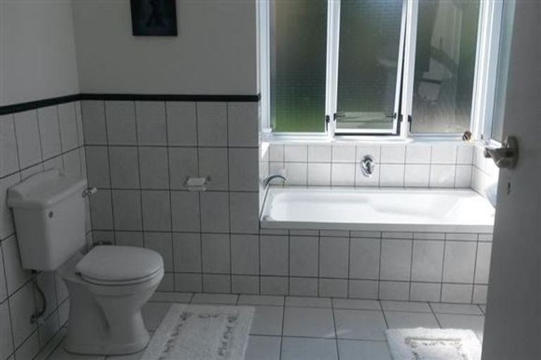 Photo of property in 30 Karu Crescent, Waikanae, 5036